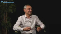 Un architecte discret de l’expérience client utile et humaine